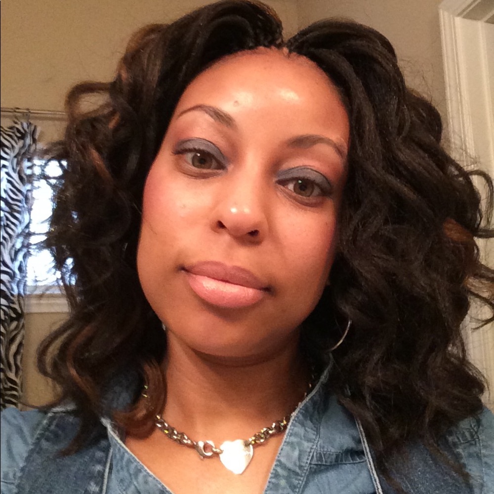 Meet your Posher, Adriane